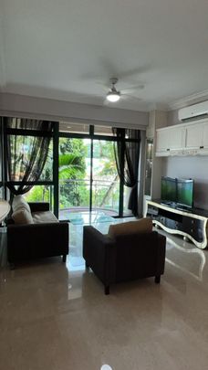 Tastefully renovated Fully furnished 3 bedroom Corner unit - Photo 1