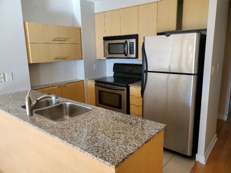 For Lease - 11 Brunel Court Unit# 811, Toronto, Ontario - Photo 5