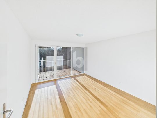 MODERN AND LIGHT-FLOODED - Photo 1