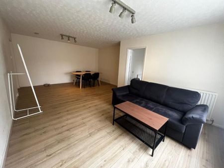 2 bedroom flat to rent - Photo 2
