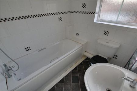 2 bedroom semi-detached house to rent - Photo 4