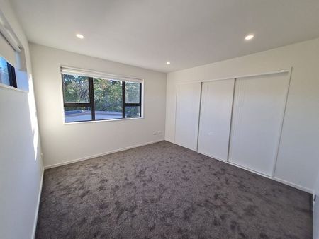 Spacious 2-Bedroom Townhouse - Ranui - Photo 2
