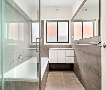 Perfect Location! - Photo 4