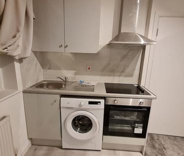 Studio to rent - Photo 2