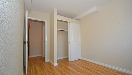 175-211 Harlington Crescent - Photo 3