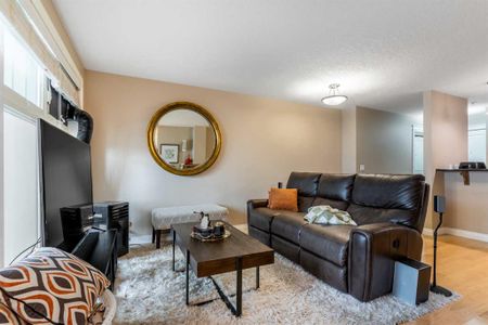 Modern Elegance And Urban Convenience: 2 Bed, 2 Bath Condo At The Adora - Photo 2