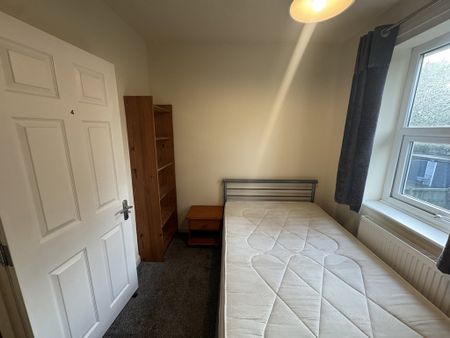 Starkey Crescent, Tang Hall - P2214 - Photo 5