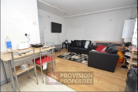 3 Bedroom Flat, Hyde Park, Leeds - Photo 2