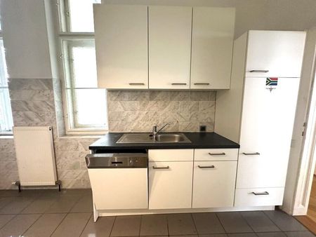 MÖLLWALDPLATZ, U1-Nähe, 133 m2 Altbau mit Loggia, 3 Zimmer, Extraküche, Wannenbad, Parketten, 1. Liftstock - Photo 2