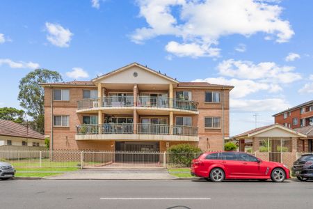 For Rent&colon; Modern 2-Bedroom Unit in Fairfield - Photo 2