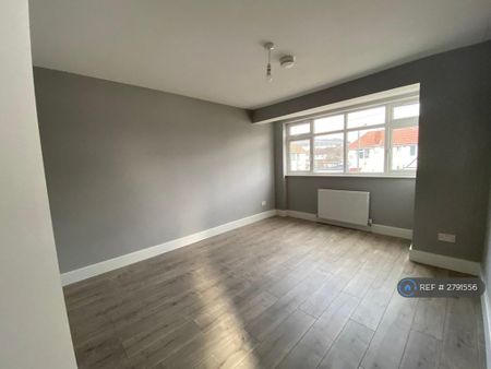 4 bedroom semi-detached house to rent - Photo 2