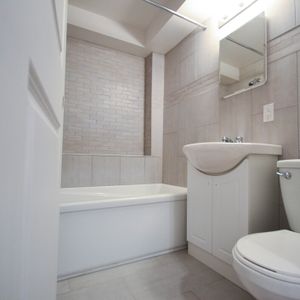Fully Renovated 4.5 Cote­des­Neiges 205 - Photo 2