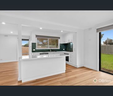 94 Robertson Drive, Mornington, Vic 3931 - Photo 2