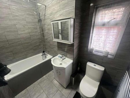 Warwick Road, Sparkhill, B11 - Photo 3