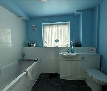 Spacious 2-Bedroom Flat in Kenley - Photo 1