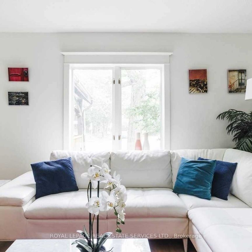 For Lease - 110 Manor Road, Toronto, Ontario - Photo 1