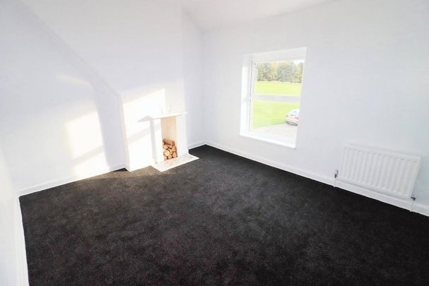 2 bedroom end of terrace house to rent - Photo 1