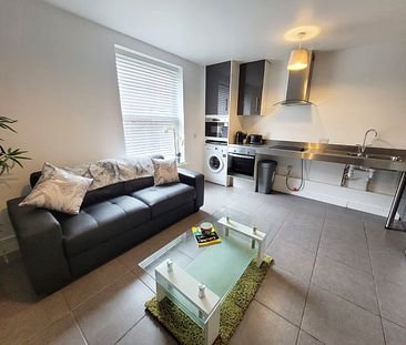 2 Bedrooms, 14 Willowbank Mews Flat 1 – Student Accommodation Coventry - Photo 2