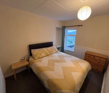 3 bedroom terraced house to rent - Photo 6