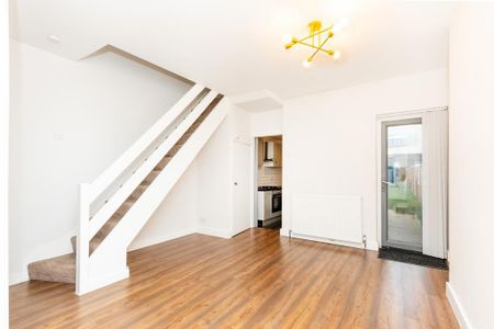 3 bedroom terraced house to rent - Photo 2