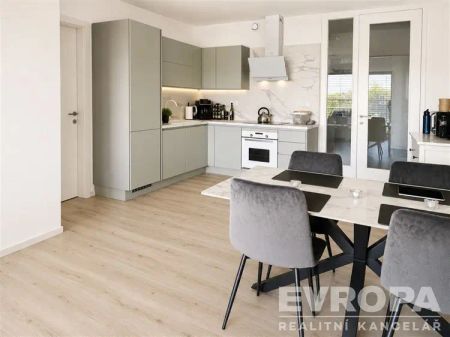 Pronájem moderního bytu 2+kk s lodžií a garážovým stáním – Thera HK, Hradec Králové - Фото 2