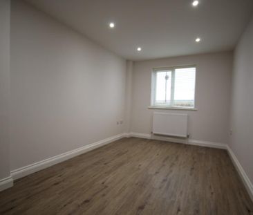 4 bedroom end of terrace house to rent - Photo 5
