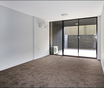 Ground Floor Two-Bedroom Apartment - Photo 2