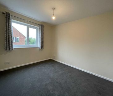 2 bedroom end of terrace house to rent - Photo 3