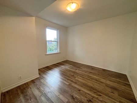 $1,599 / 2 br / 1 ba / 32 Arthur st S unit 2 - Photo 3