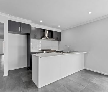 Perfectly Positioned Family Home - Photo 6