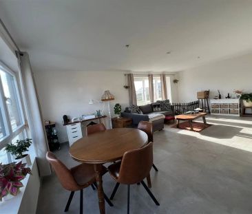 RECENT, MODERN APPART. MET 2 SLPKS EN AUTOSTAANPL. - Photo 1