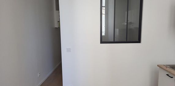 Location Appartement 2 pièces 21m² - Photo 2