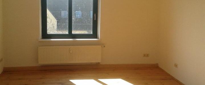 Zentralgelegene 2-Raum-Wohnung im Altbaucharme mit Balkon und Dielenfussboden - Foto 1