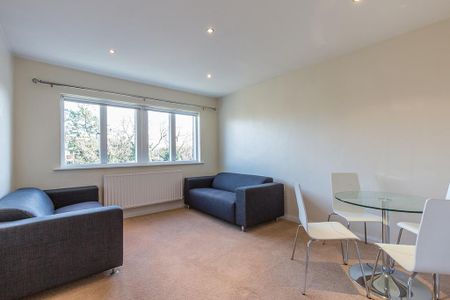 3 bedroom flat to rent - Photo 2