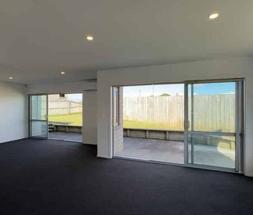 Beautiful Warm 3 Bedroom Home - Photo 2