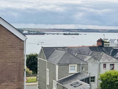 Milford Haven, Milford Haven, SA73 - Photo 2