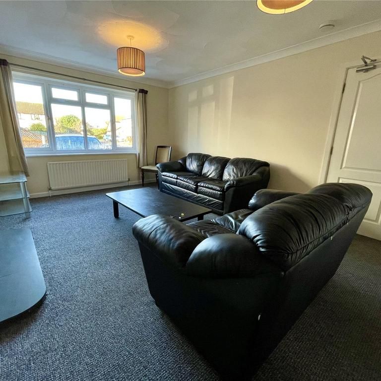 6 bedroom detached house to rent - Photo 1
