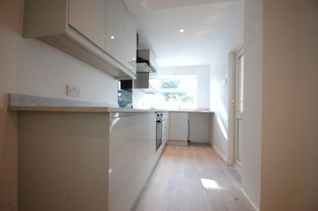2 bedroom semi-detached house to rent - Photo 5