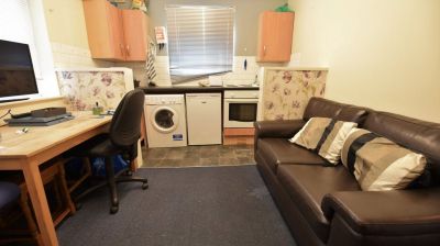 1 bedroom Flat in Cardigan Road, Leeds - Photo 5