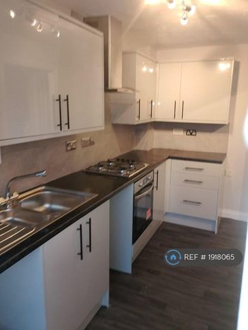 3 bedroom terraced house to rent - Photo 4