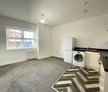 Queens Road, Aldershot, Hampshire, GU11 - Photo 3