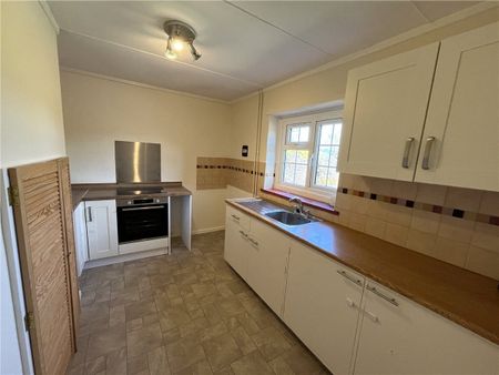 Well presented 3 bedroom semi-detached cottage with country views in a quiet hamlet near to the amenities of Micheldever and Winchester. - Photo 4