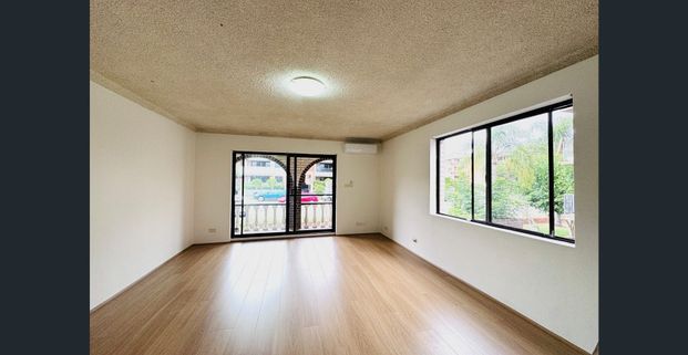 Fully renovated modern home - Photo 1