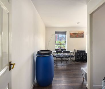 East Lodge, E16 - Photo 4