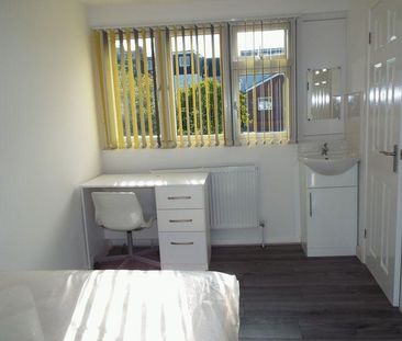 4 bedroom terraced house to rent - Photo 3