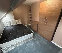 6 bedroom terraced house to rent - Photo 2