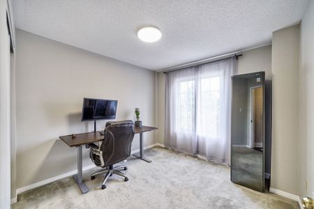 For Lease - 6098 Rowers Crescent, Mississauga, Ontario - Photo 5