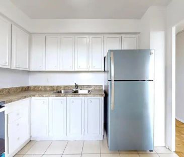 4 Goldfinch Court - Lambeth House | 4 Goldfinch Court, Toronto - Photo 1