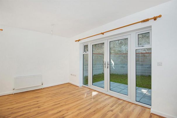 3 bedroom end of terrace house to rent - Photo 1