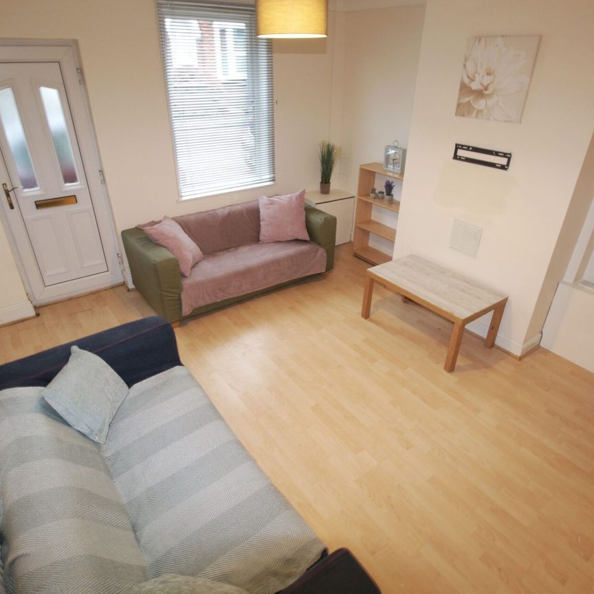 96 Newland Street West, Lincoln - Photo 1